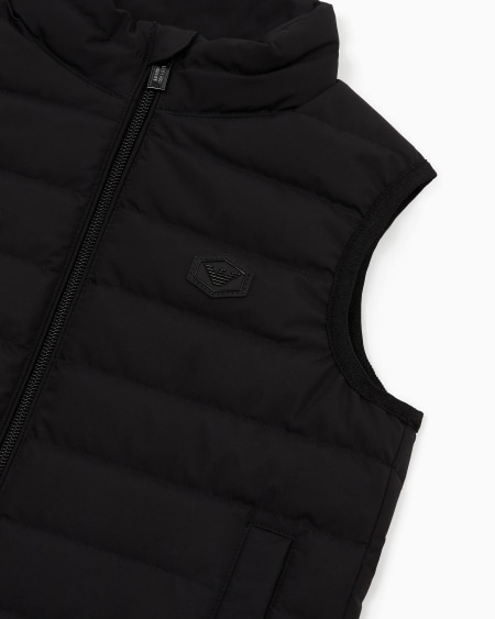 Armani Chaqueta de plumas sin mangas en nailon acolchado con pluma reciclada ASV En oferta