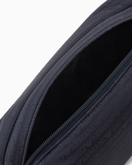 Armani Bolso de mano en nailon con inscripción integral de logotipo en tejido jacquard ÚLTIMAS EDICIONES