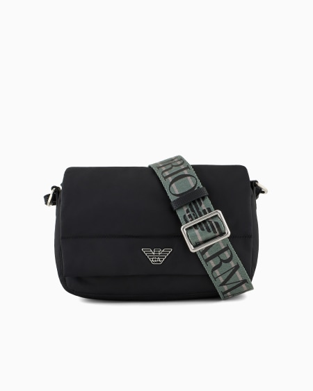 Armani Bolso bandolera en nailon reciclado con placa de águila ASV