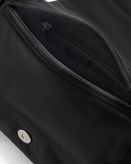 Armani Bolso bandolera en nailon reciclado con placa de águila ASV Envío gratis