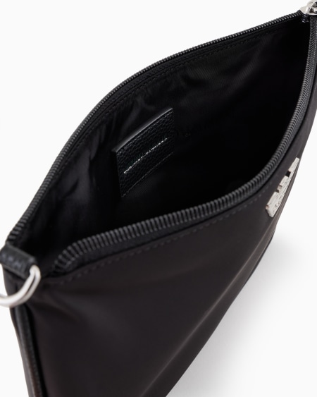 Armani Bolso de mano de nailon reciclado con placa de águila ASV COMPRAR AHORA