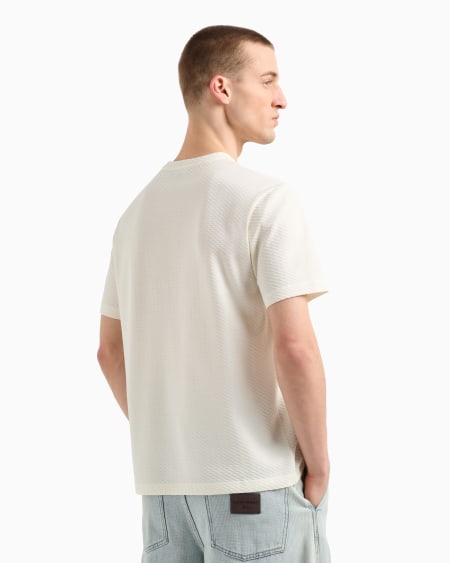Armani Camiseta de punto con fantasía en tejido jacquard en relieve y con efecto tridimensional 2025