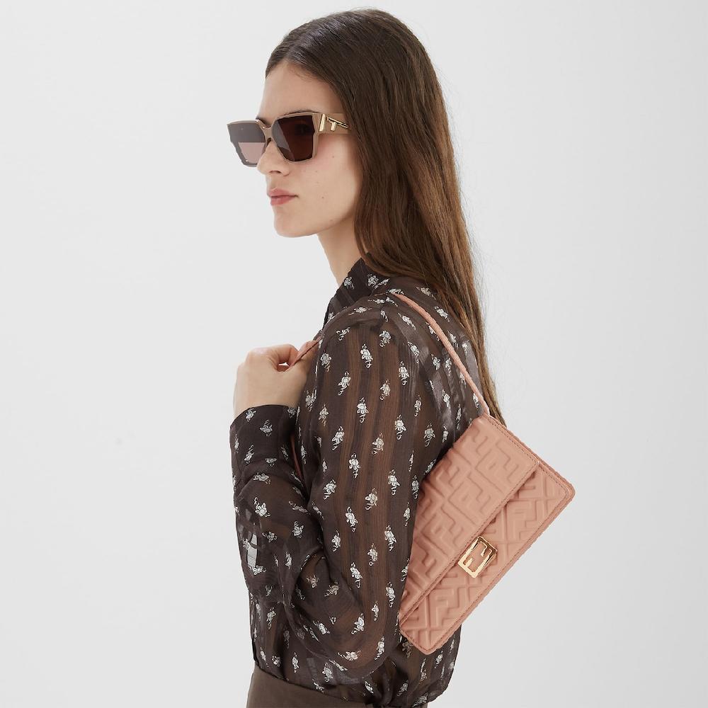 Fendi Wallet On Chain Baguette Liquidación
