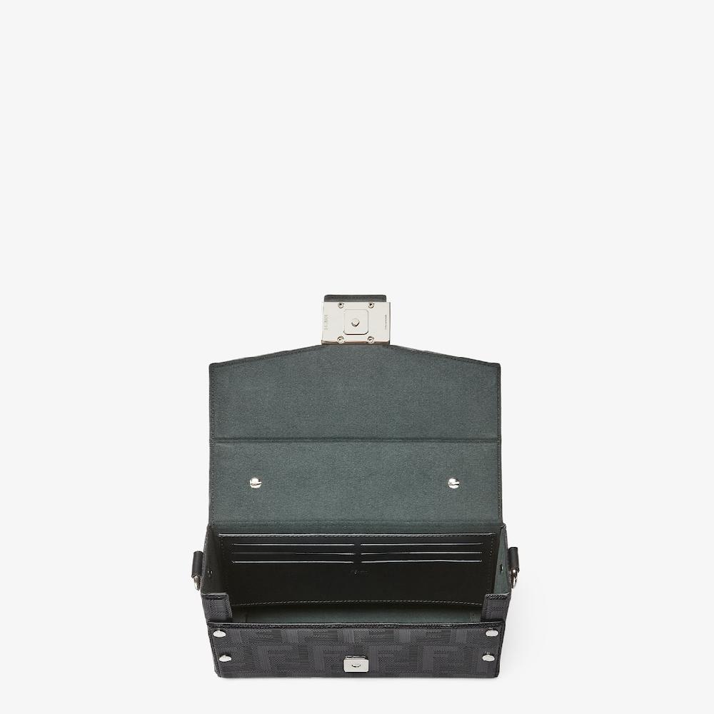 Fendi Baguette Soft Trunk En oferta