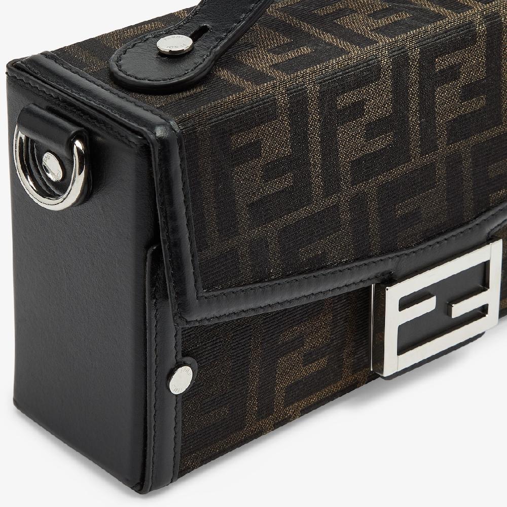 Fendi Baguette Soft Trunk Libre de impuestos