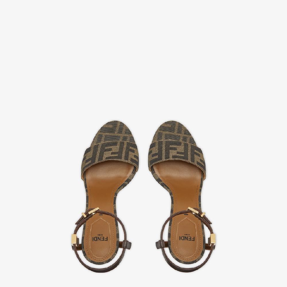 Fendi Delfina Ahorra y exporta