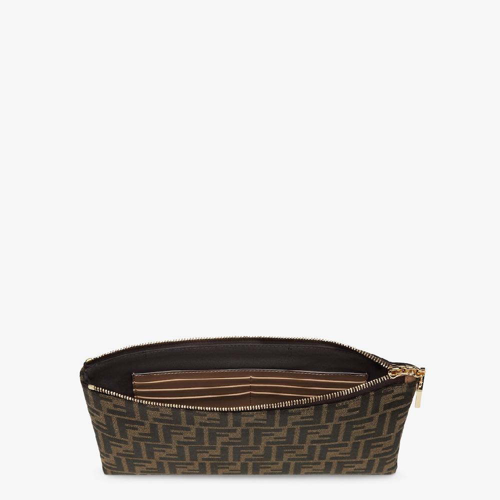 Fendi Cartera plana Baguette mediana Últimos 2 días