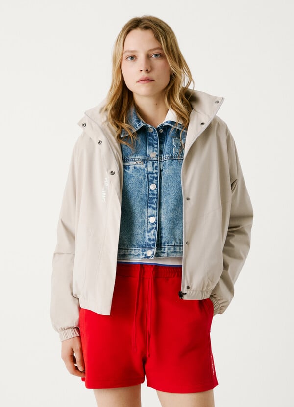 Pepe Jeans chaqueta con capucha plegable Rebajas