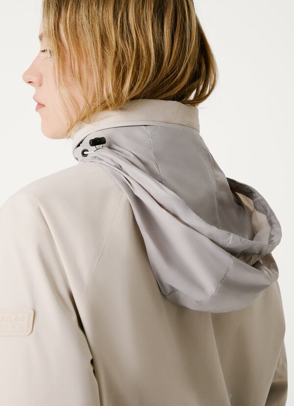 Pepe Jeans chaqueta con capucha plegable Rebajas