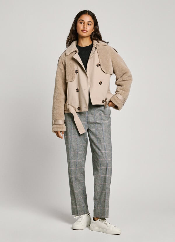 Pepe Jeans gabardina corta detalles borreguito Gran oferta