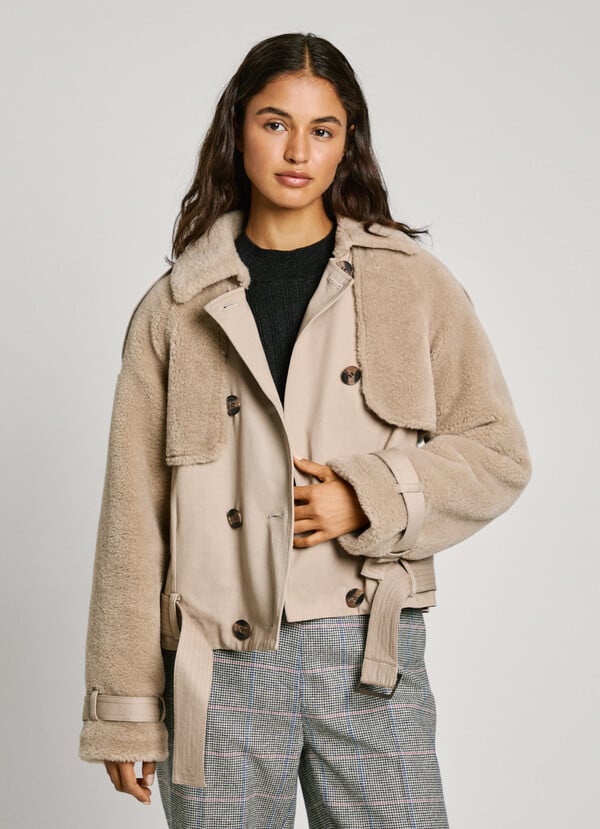 Pepe Jeans gabardina corta detalles borreguito Gran oferta