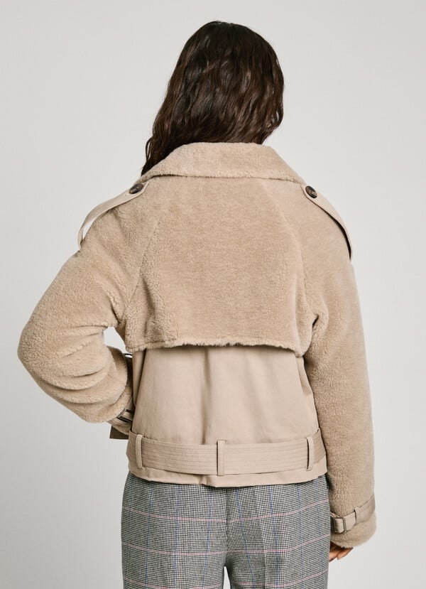 Pepe Jeans gabardina corta detalles borreguito Gran oferta
