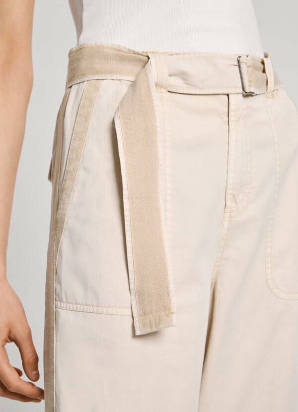 Pepe Jeans pantalón sarga con bolsillos parche ÚLTIMAS EDICIONES