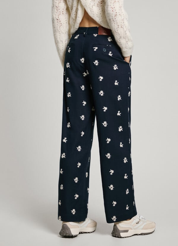 Pepe Jeans pantalón chino flores bordadas Precios de Black Friday